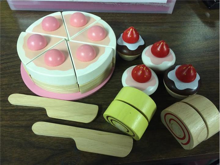 Plan Toys Deluxe Cake Set